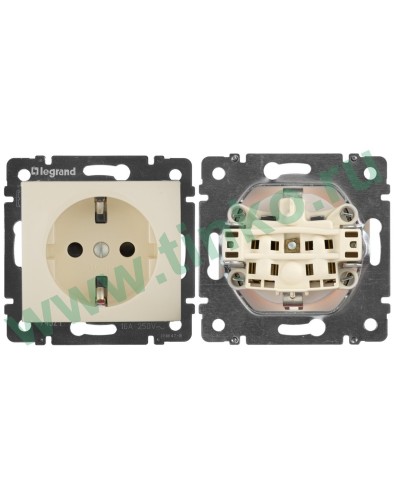 Розетка Valena 2К+3 с защитными шторками, на винтах 16А 250В, слоновая кость (774321). Розетка. LegranD в Махачкале