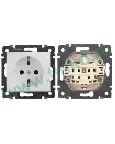 Розетка Valena 2К+3 10/16А, белый (774420). Розетка. LegranD в Махачкале